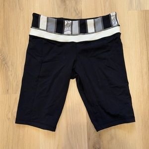 Lululemon Athletic Bike Shorts Size 6 Black and White Reversible